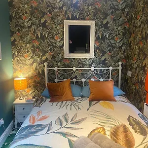 1 Bed , Bath United Kingdom