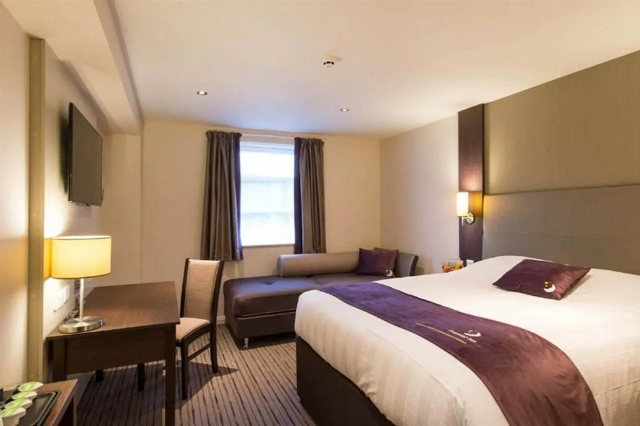 Premier Inn London Heathrow M4/J4 Hillingdon 3*,